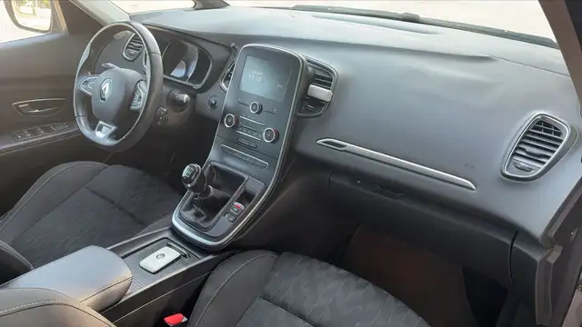 Renault Scenic view 10