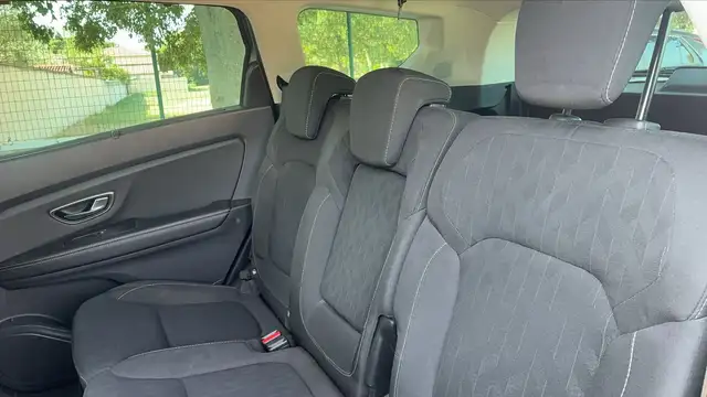 Renault Scenic view 9