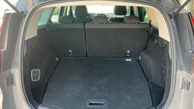 Renault Scenic view 14