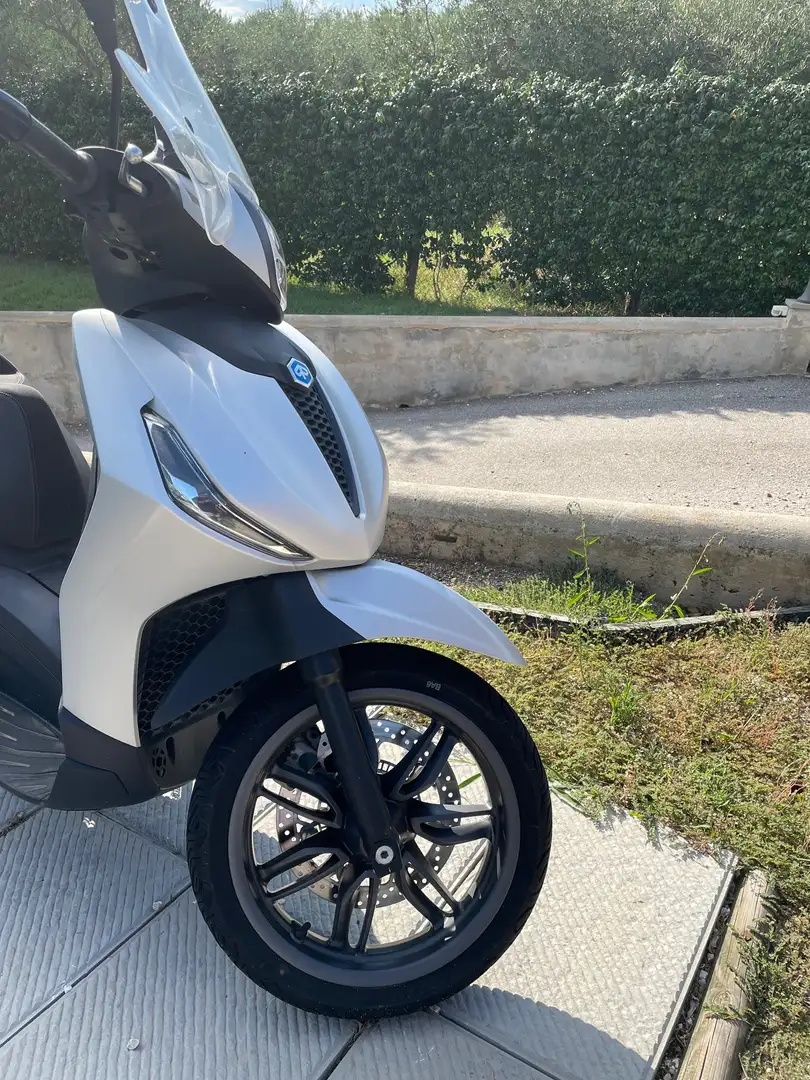 Piaggio Beverly 300 300 S hpe ( ABS ASR ) Szary - 1