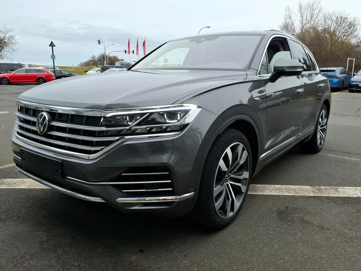 Volkswagen Touareg Elegance 3.0 eHybrid 4M Autom. AHK+Leder Grau - 2