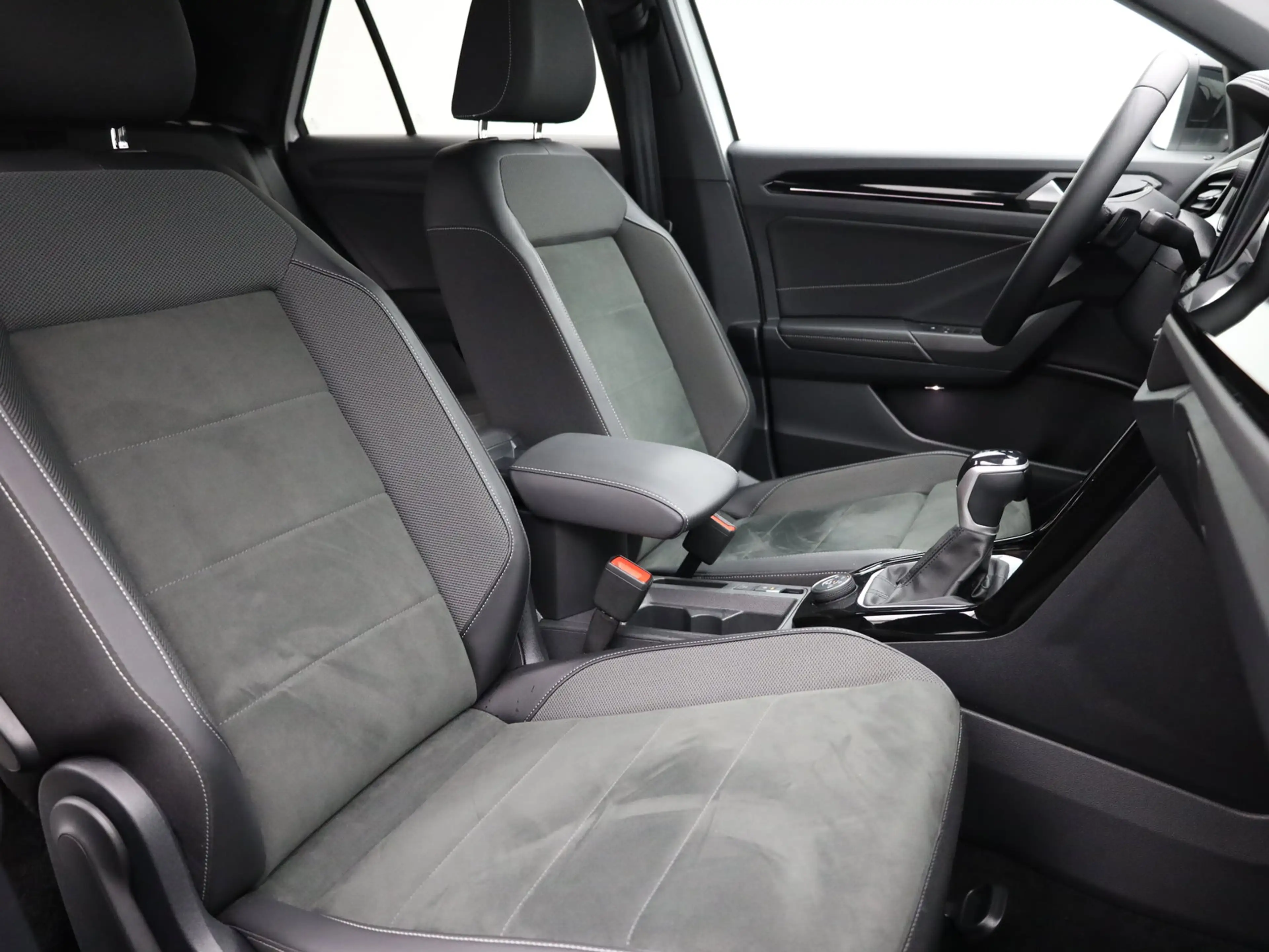 Volkswagen T-Roc R-LINE 2.0 TSI 190 PK 4MOTION DSG AUTOMAAT — photo 14