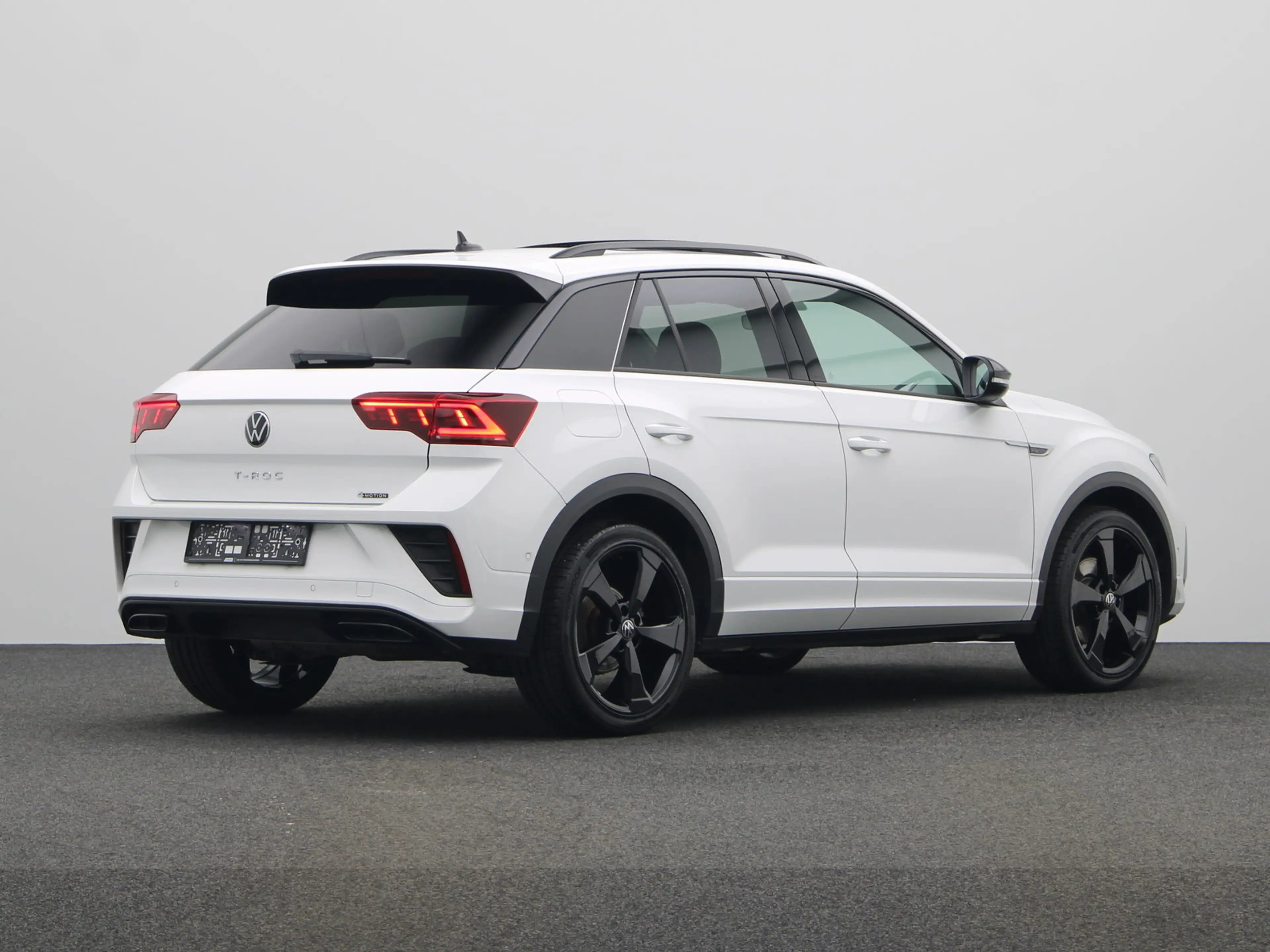 Volkswagen T-Roc R-LINE 2.0 TSI 190 PK 4MOTION DSG AUTOMAAT — photo 2