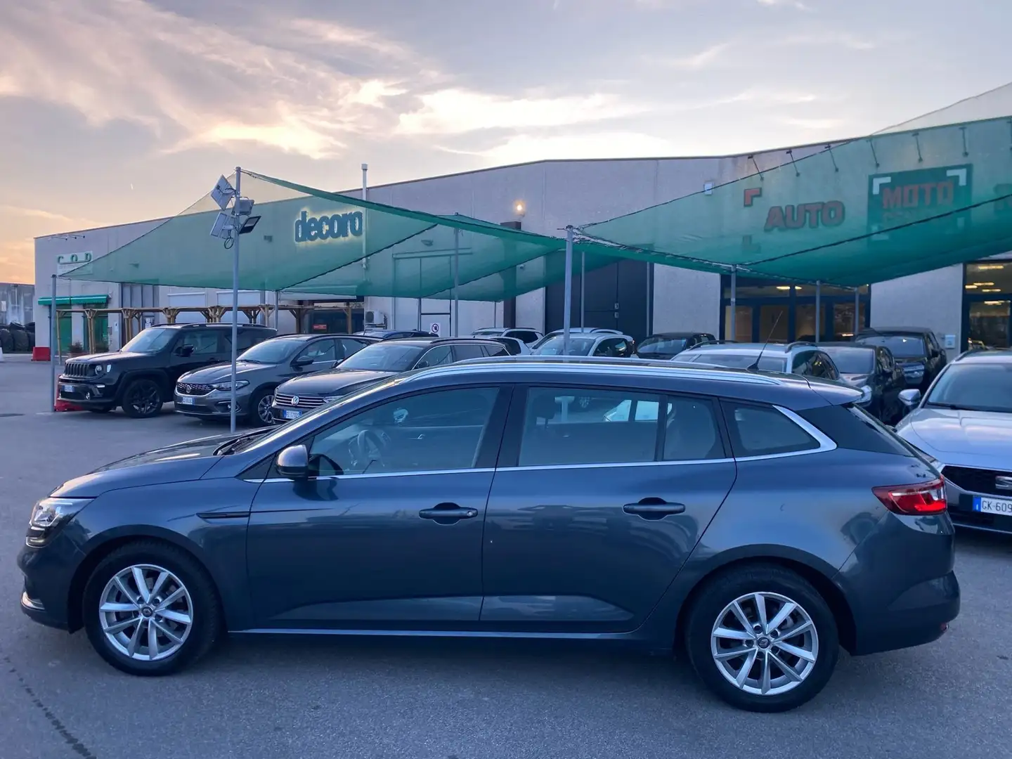 Renault Megane Mégane Sporter Blue dCi 115 CV EDC Business Grigio - 2