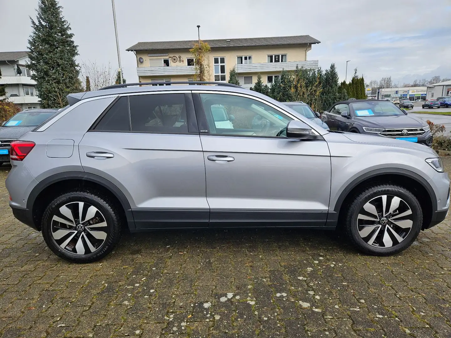 Volkswagen T-Roc Move 1.0 TSI Navi AHK LED Bluetooth Klima Silber - 2