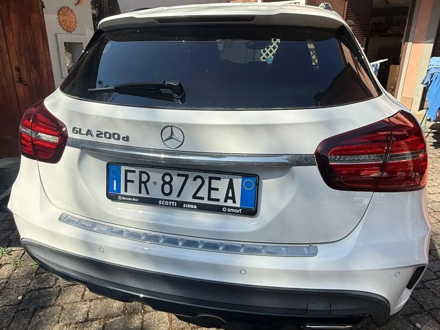 Mercedes-Benz GLA 200 GLA 200 d Executive auto Bianco - 1