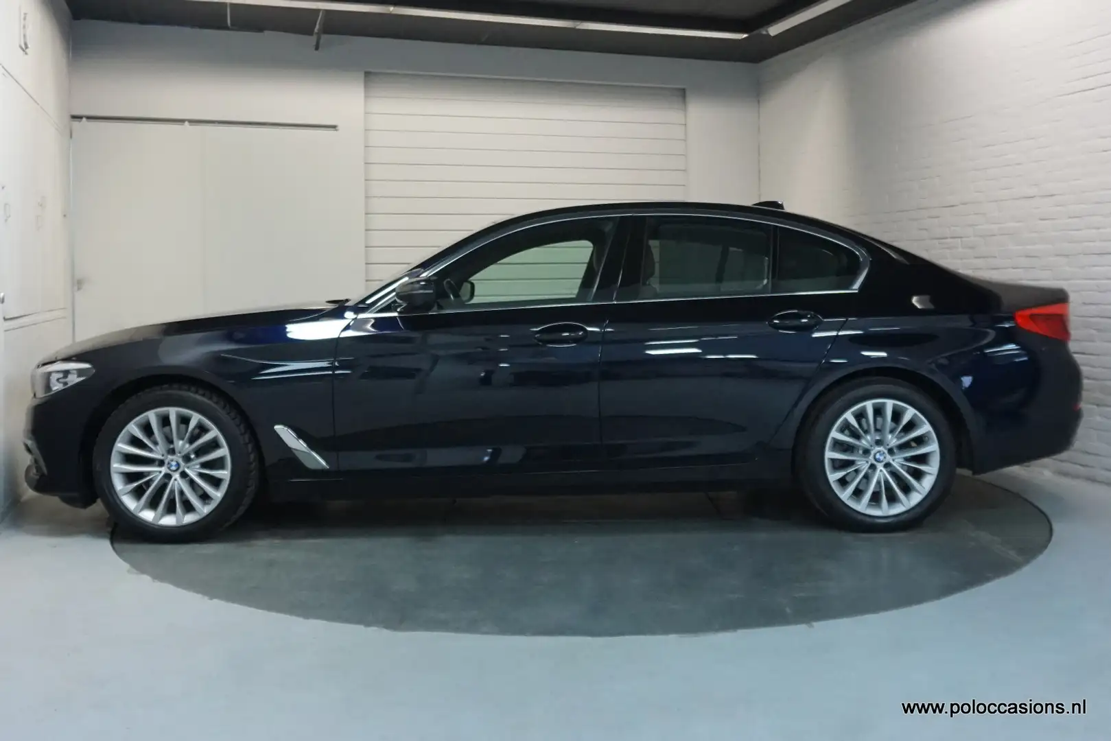 BMW 520 5-serie 520i Carplay | Eerste eigenaar | STOELVERW Zwart - 2