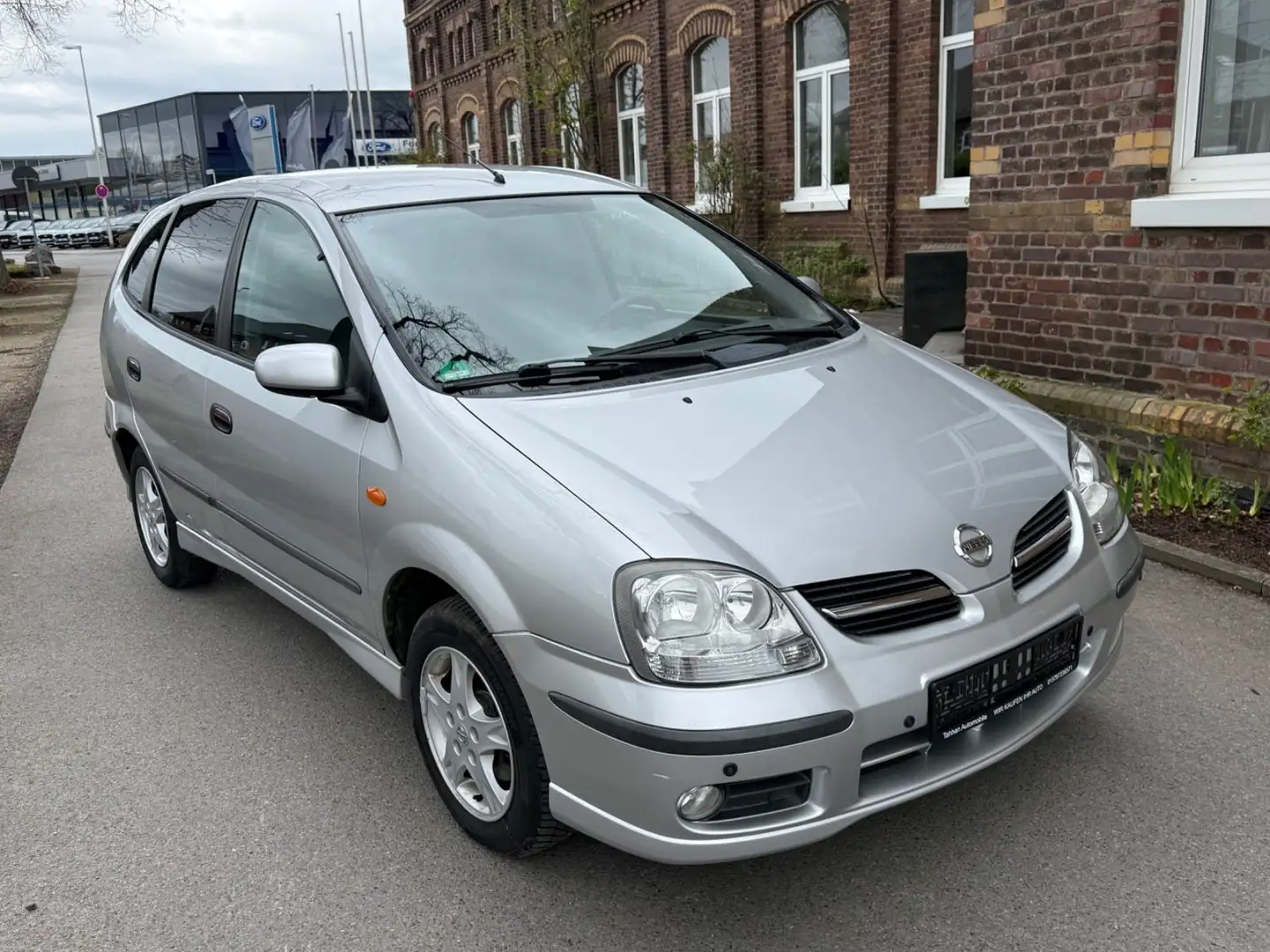 Nissan Almera Tino :Automatik/Euro4/Klima/Kamera Gris - 2