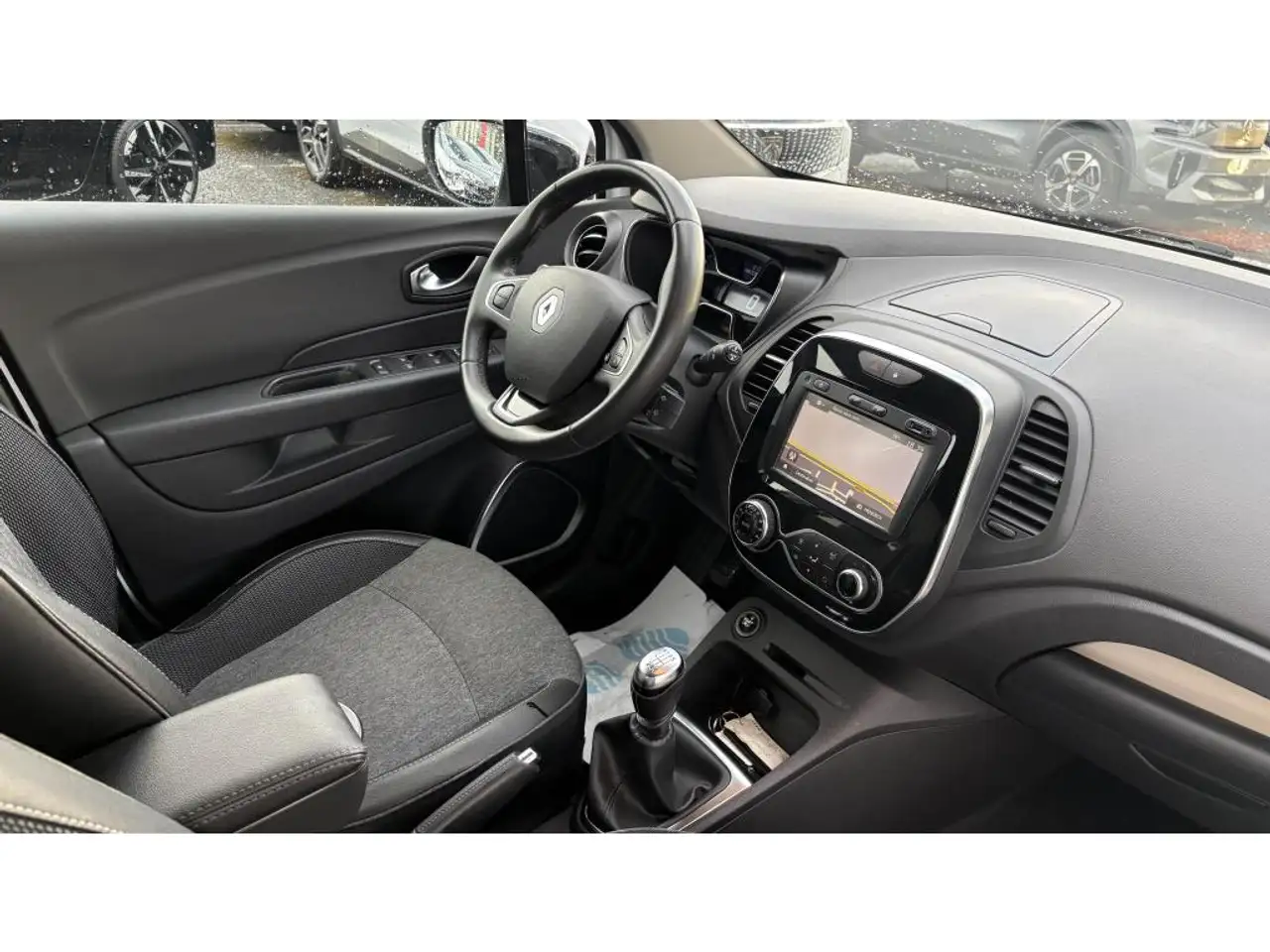 Renault Captur — photo 17