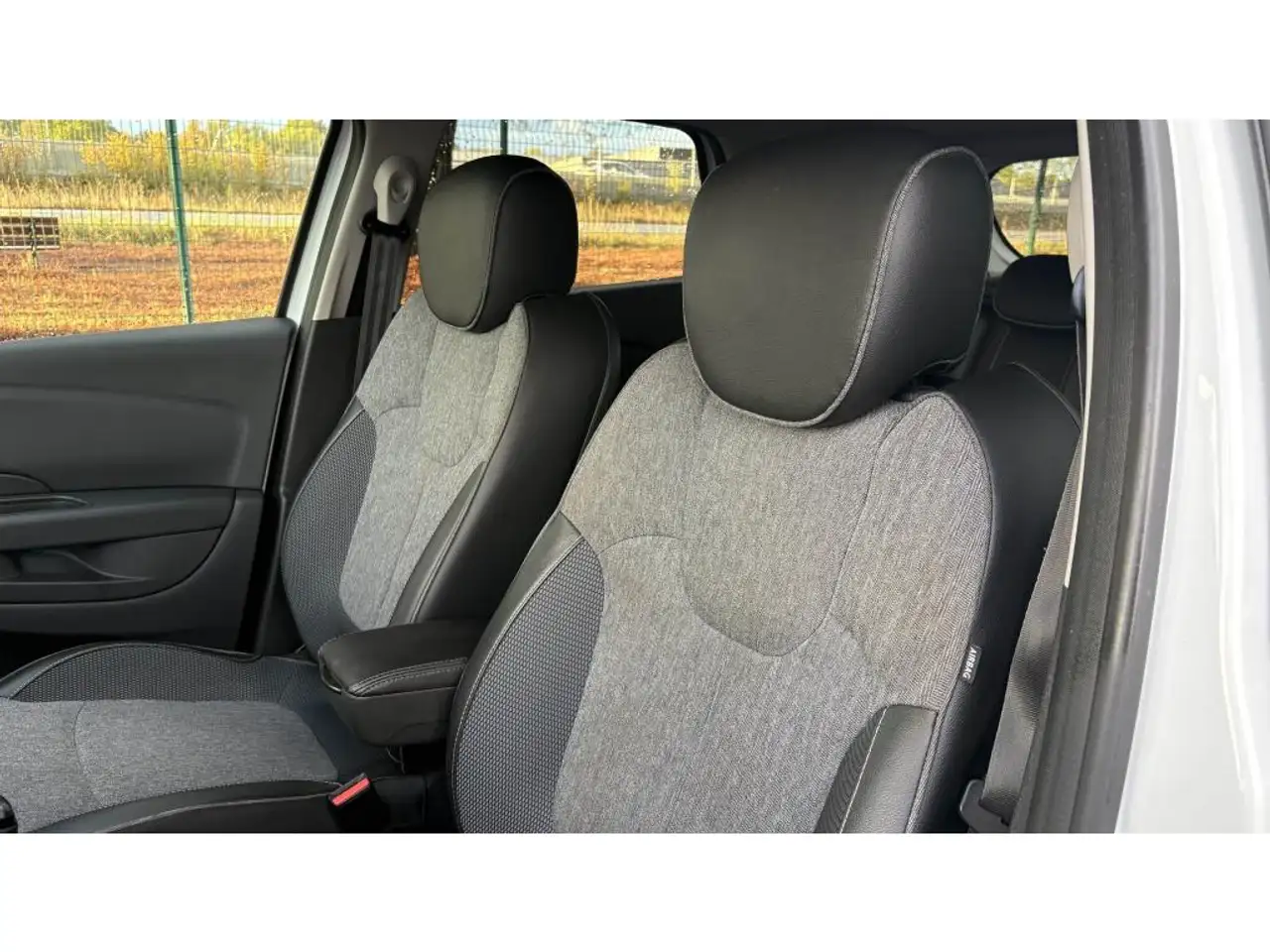 Renault Captur — photo 18