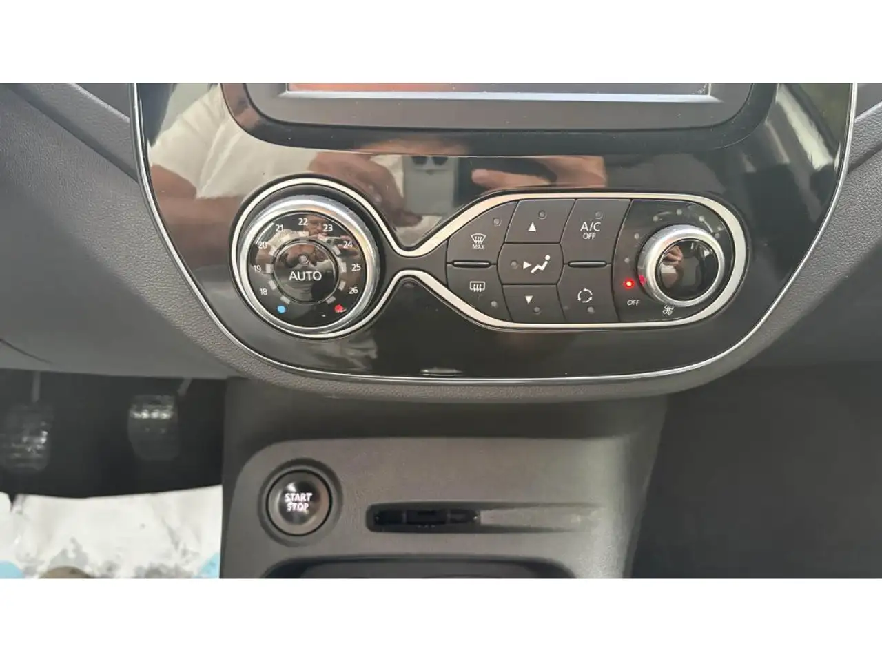 Renault Captur — photo 14