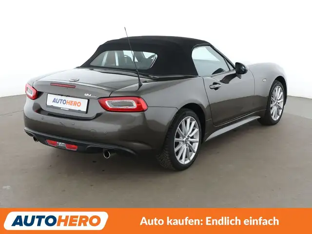 Fiat 124 Spider view 6