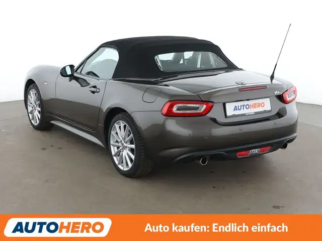 Fiat 124 Spider view 4