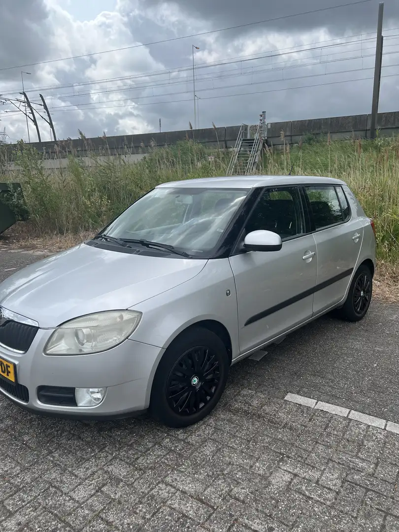 Skoda Fabia 1.4-16V Ambiente Grijs - 2