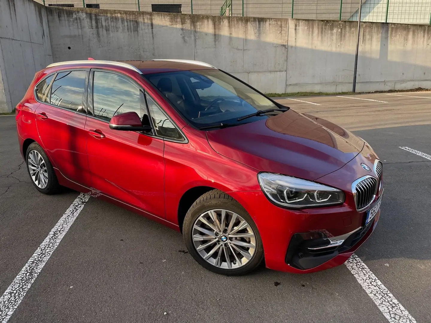 BMW 225 XE Luxury Line Červená - 1