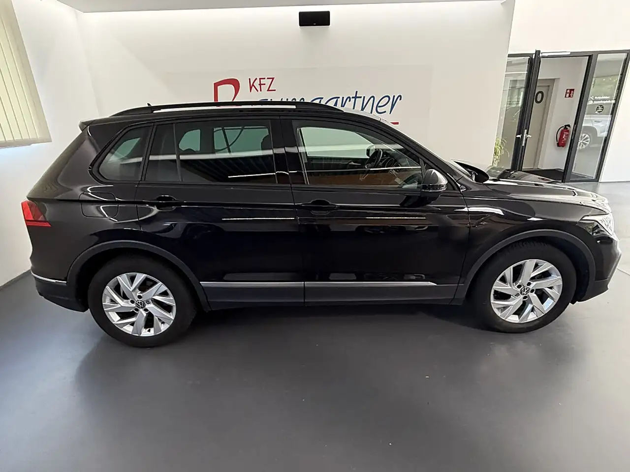2023 Volkswagen Tiguan 2,0TDI DSG Life *LED*NAVI*ACC*AHK*Sitzheizung*R..., photograph 3