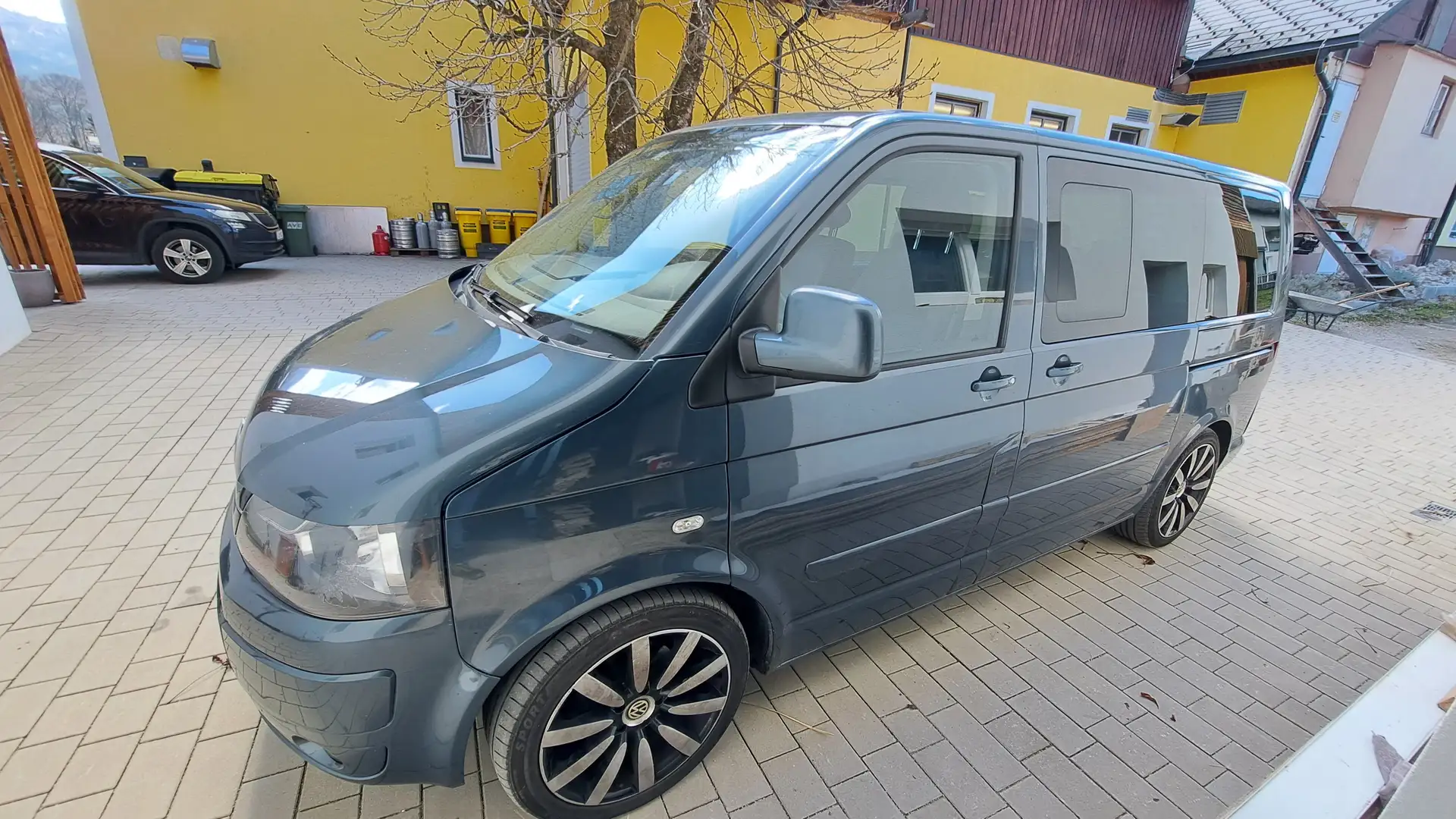 Volkswagen T5 Multivan Multivan+Highline+2,5+TDI+4motion+Highline Grün - 2