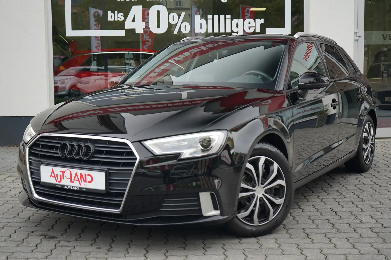 Audi A3 Sportback 35 TFSI sport Xenon Navi Tempomat Schwarz - 2