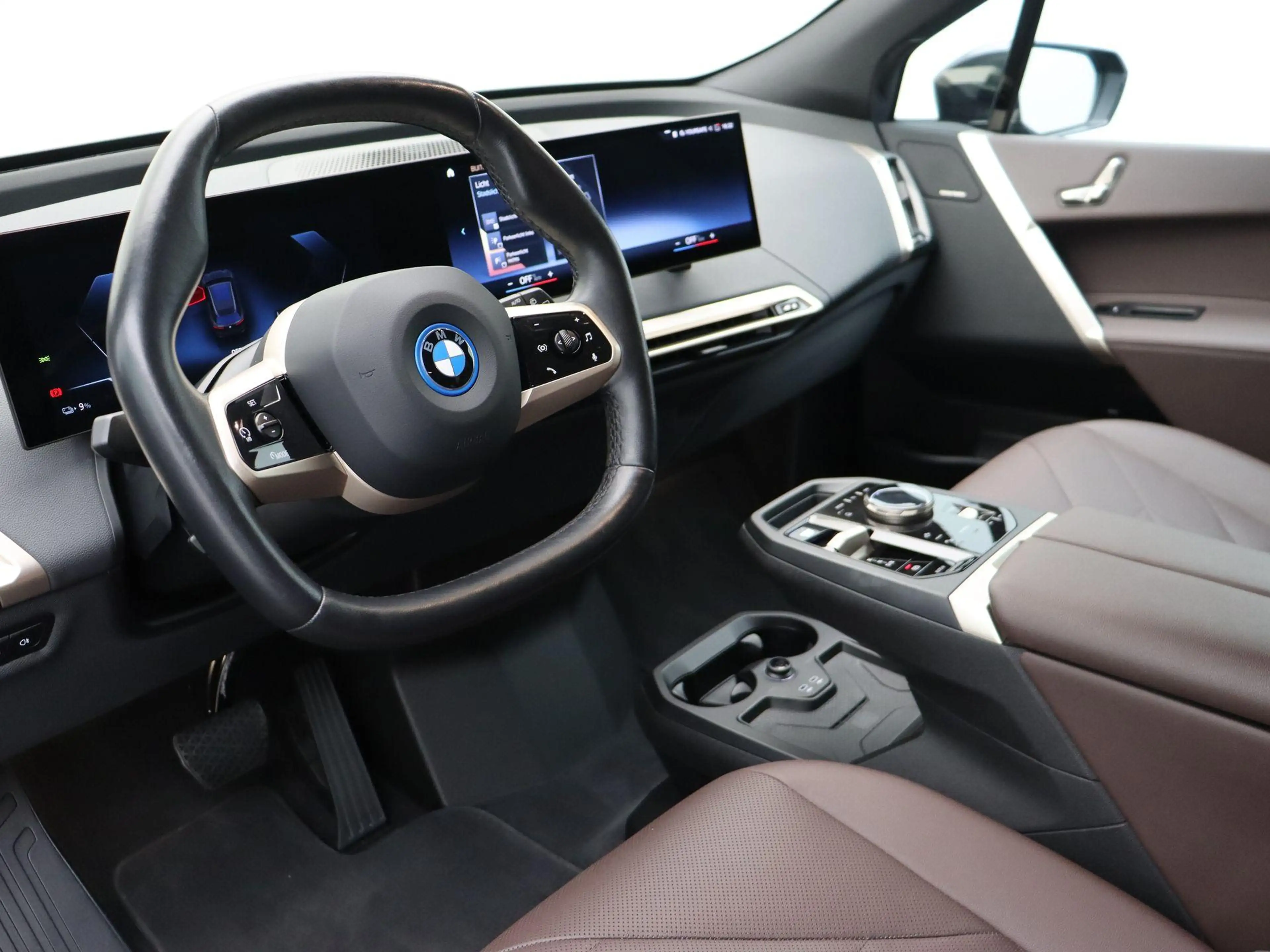 BMW iX xDrive40 Essence Pack | Comfort Access | Shadow Li — photo 10