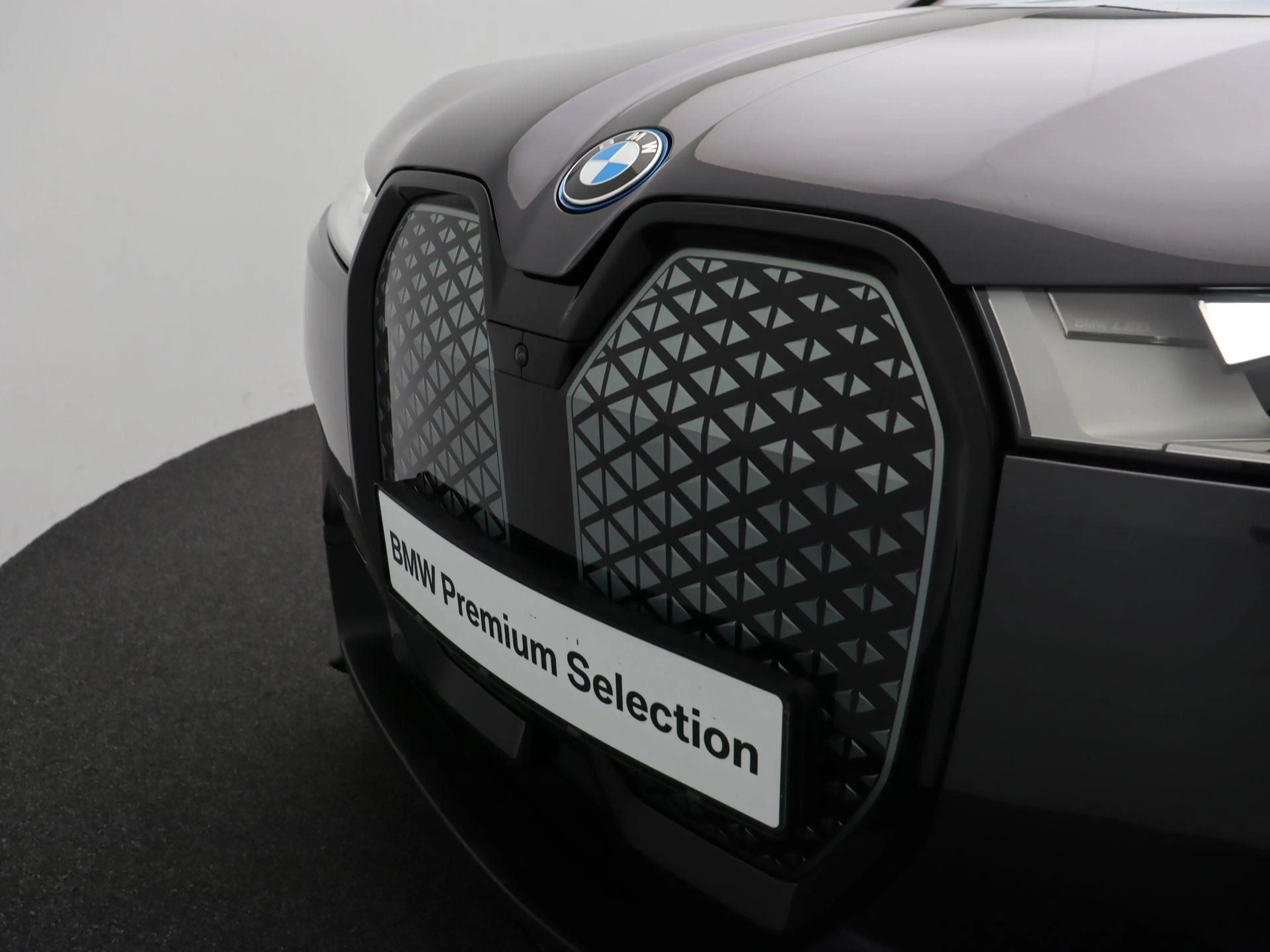 BMW iX xDrive40 Essence Pack | Comfort Access | Shadow Li — photo 6