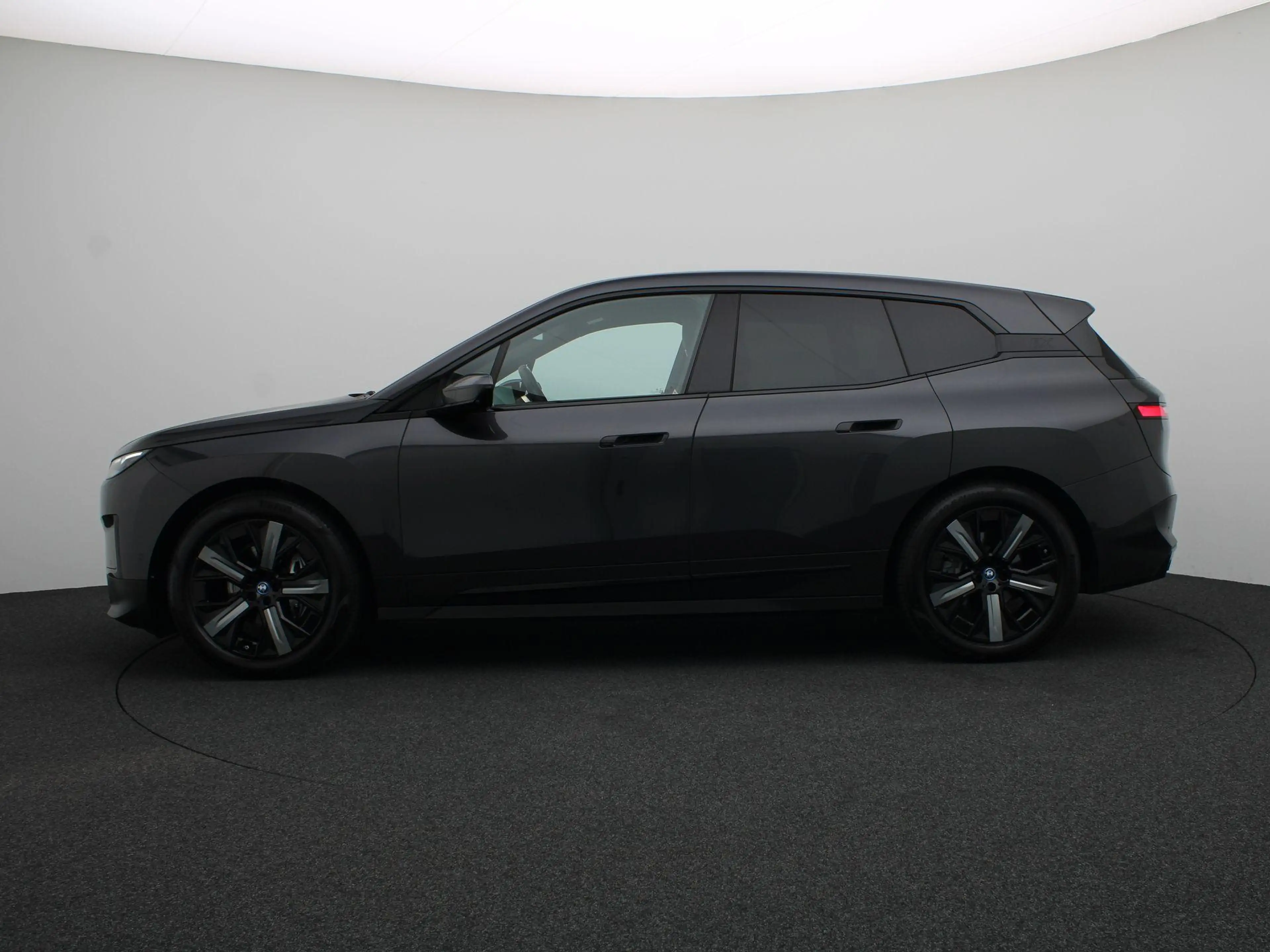 BMW iX xDrive40 Essence Pack | Comfort Access | Shadow Li — photo 4