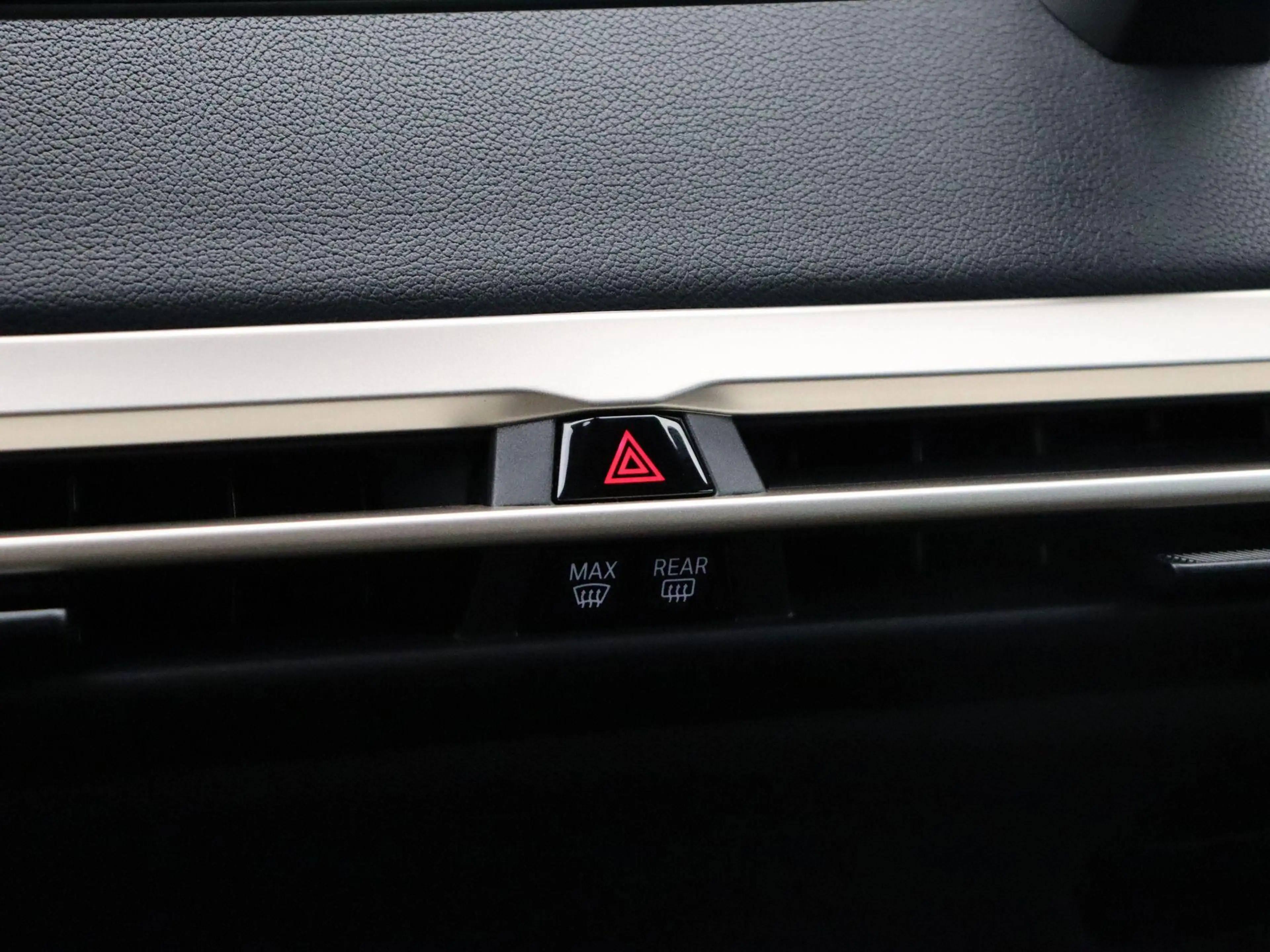 BMW iX xDrive40 Essence Pack | Comfort Access | Shadow Li — photo 15