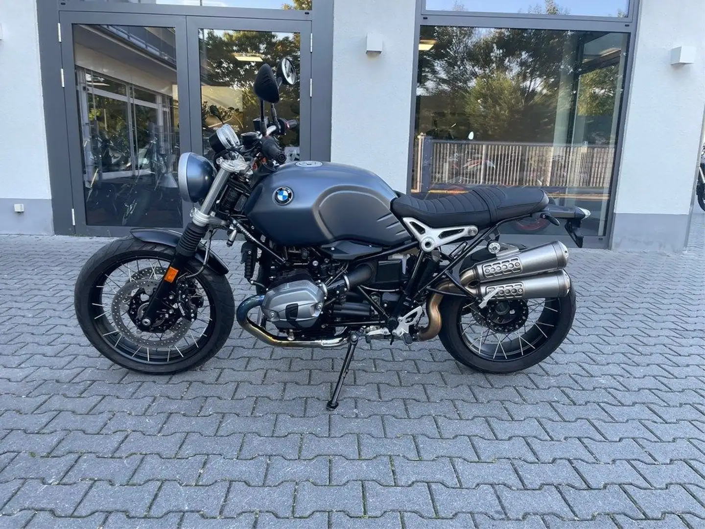 BMW R nineT Scrambler Tieferlegung Kreuzspeiche - 1
