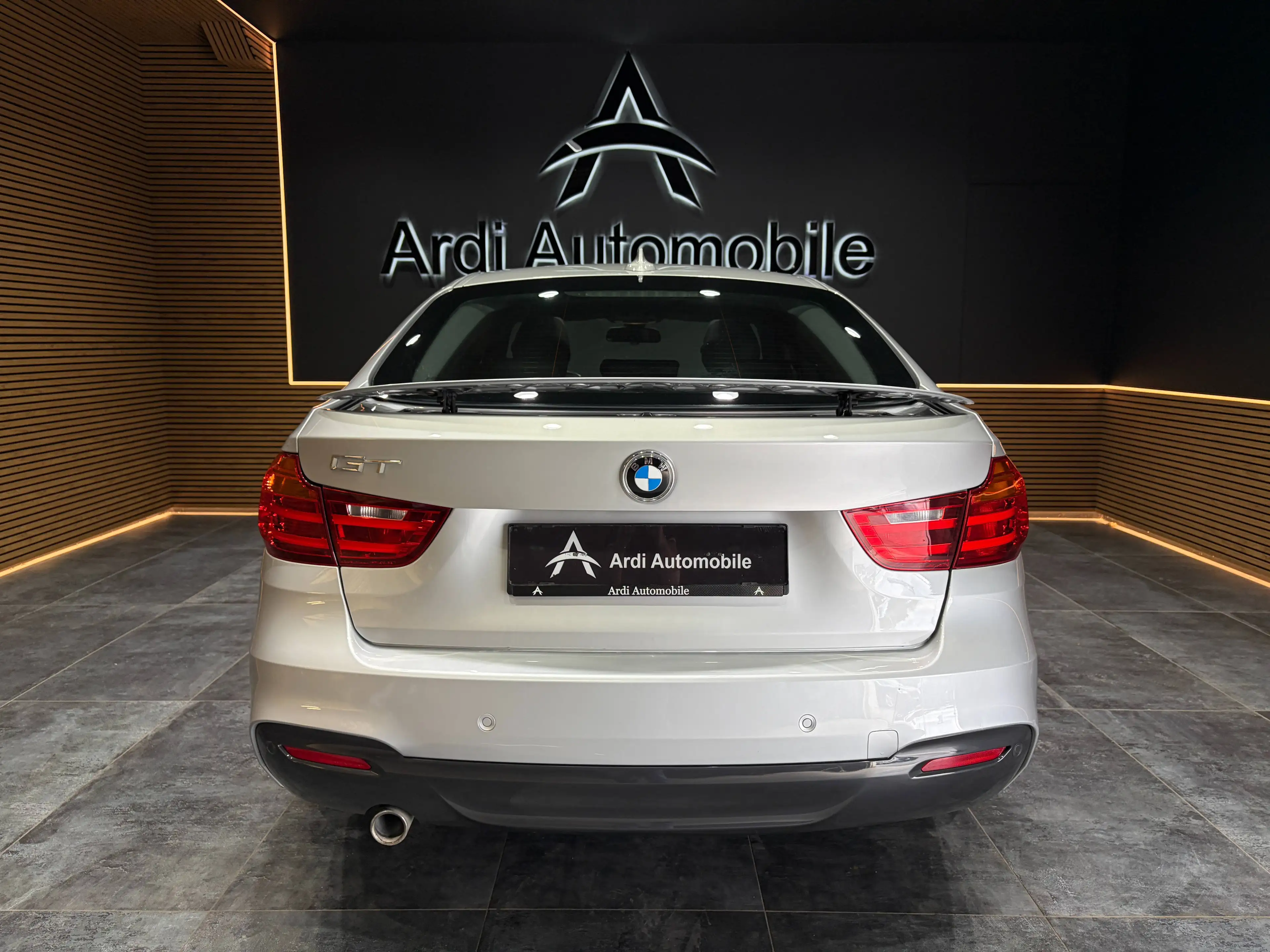 BMW 318 dA Gran Turismo *PACK M*TOIT OUV+PANO*LED*1ER PROPRIO*GARANTIE — photo 6
