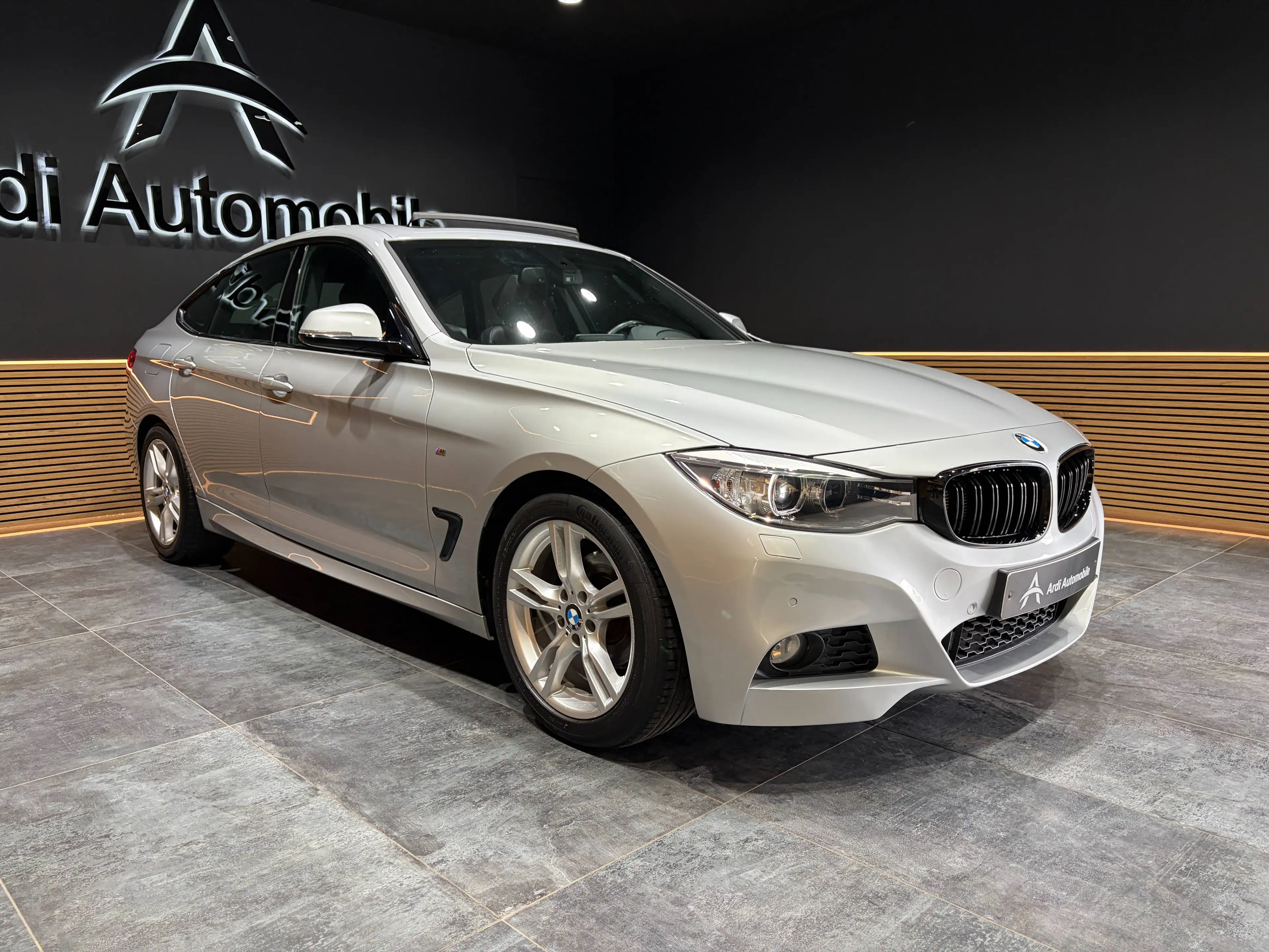 BMW 318 dA Gran Turismo *PACK M*TOIT OUV+PANO*LED*1ER PROPRIO*GARANTIE — photo 3