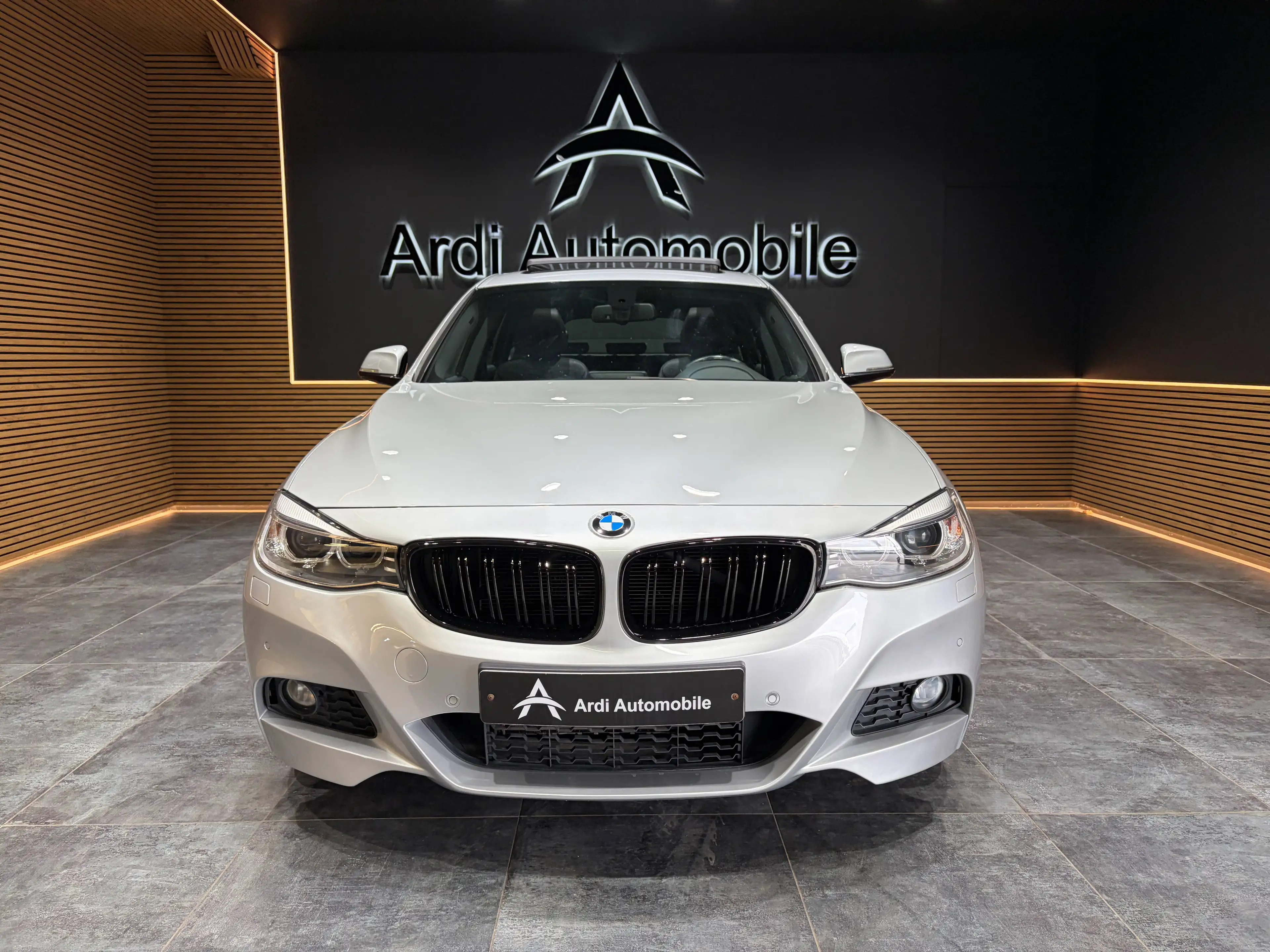 BMW 318 dA Gran Turismo *PACK M*TOIT OUV+PANO*LED*1ER PROPRIO*GARANTIE — photo 2