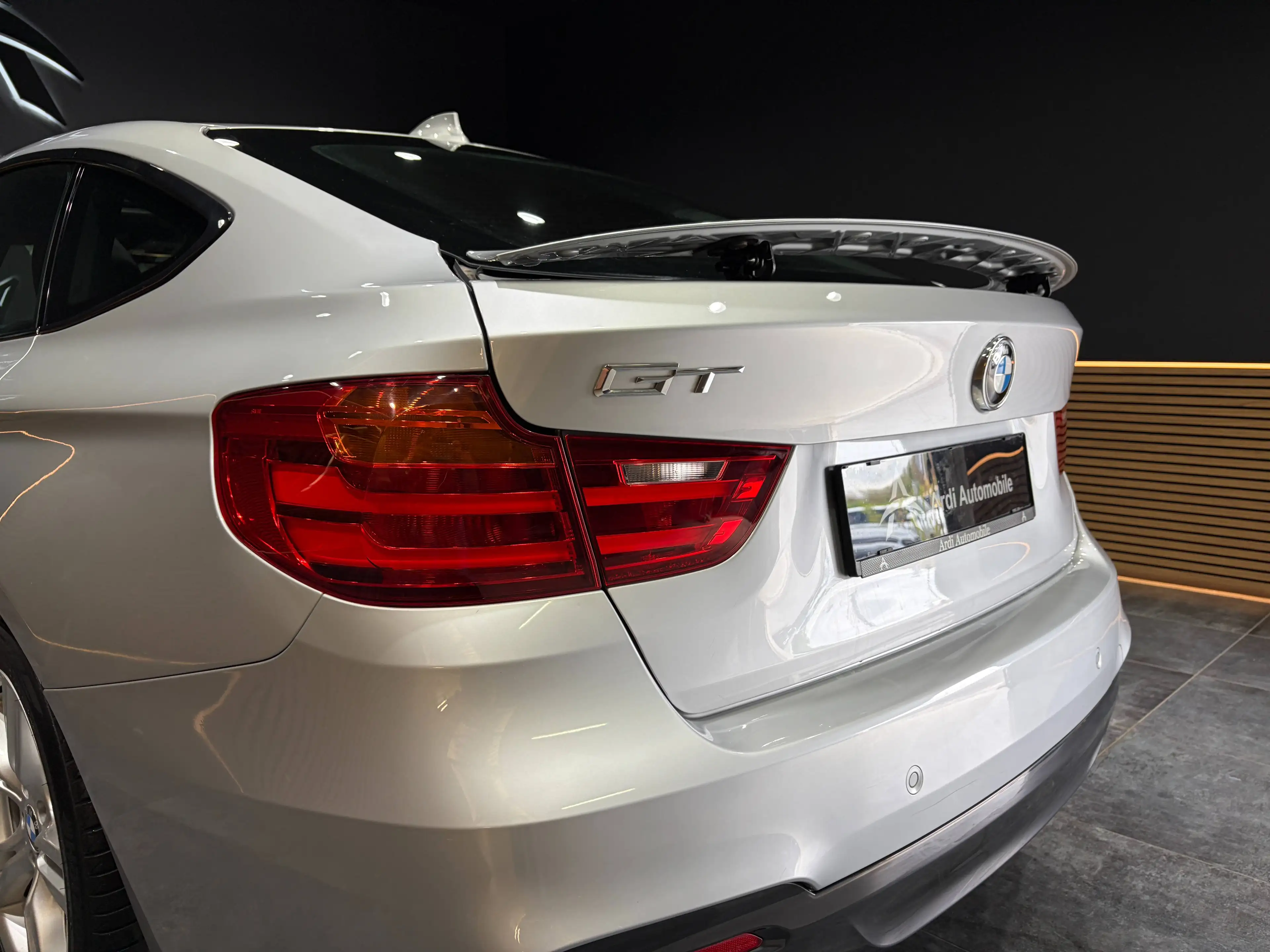 BMW 318 dA Gran Turismo *PACK M*TOIT OUV+PANO*LED*1ER PROPRIO*GARANTIE — photo 8