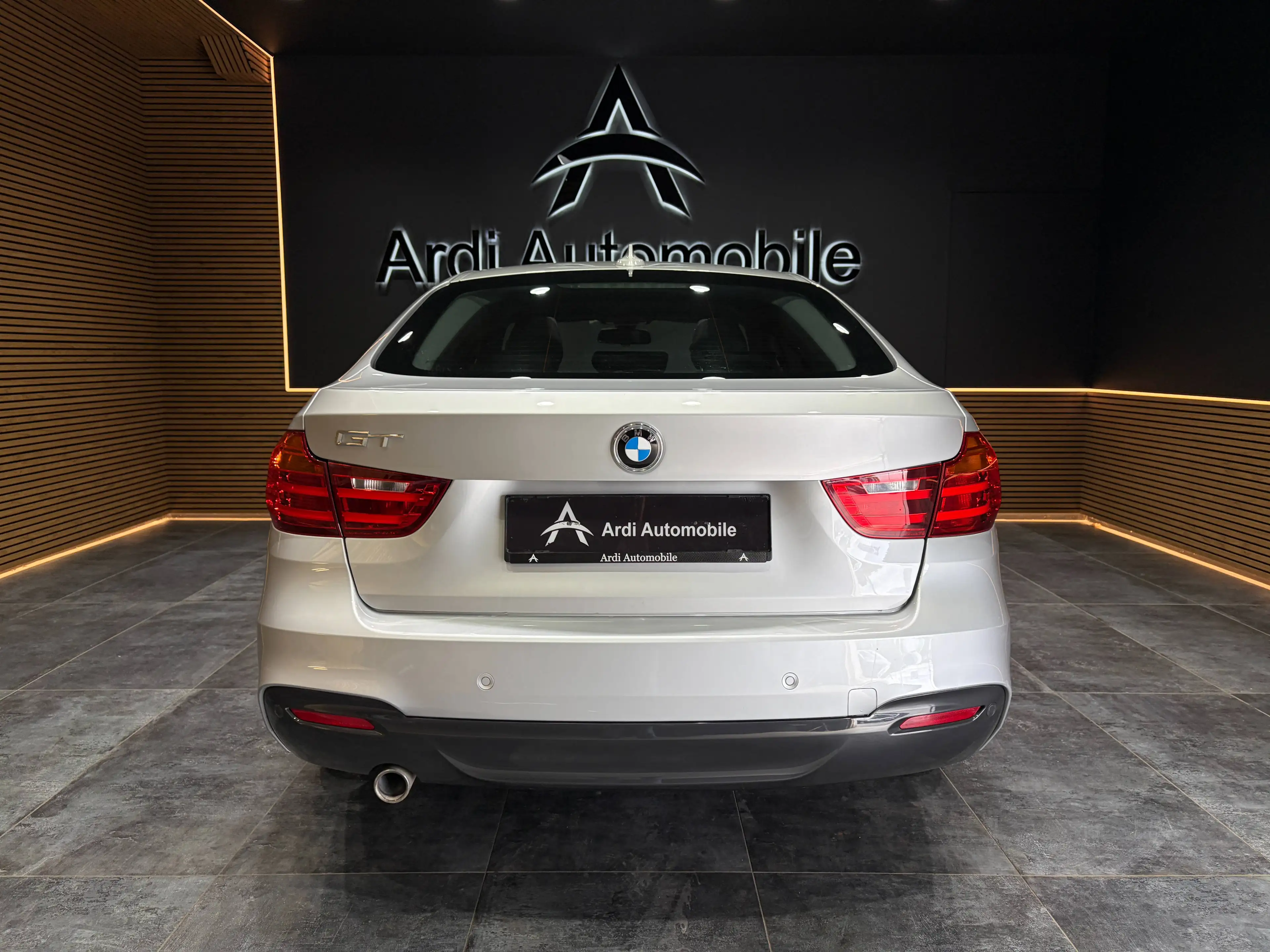 BMW 318 dA Gran Turismo *PACK M*TOIT OUV+PANO*LED*1ER PROPRIO*GARANTIE — photo 5