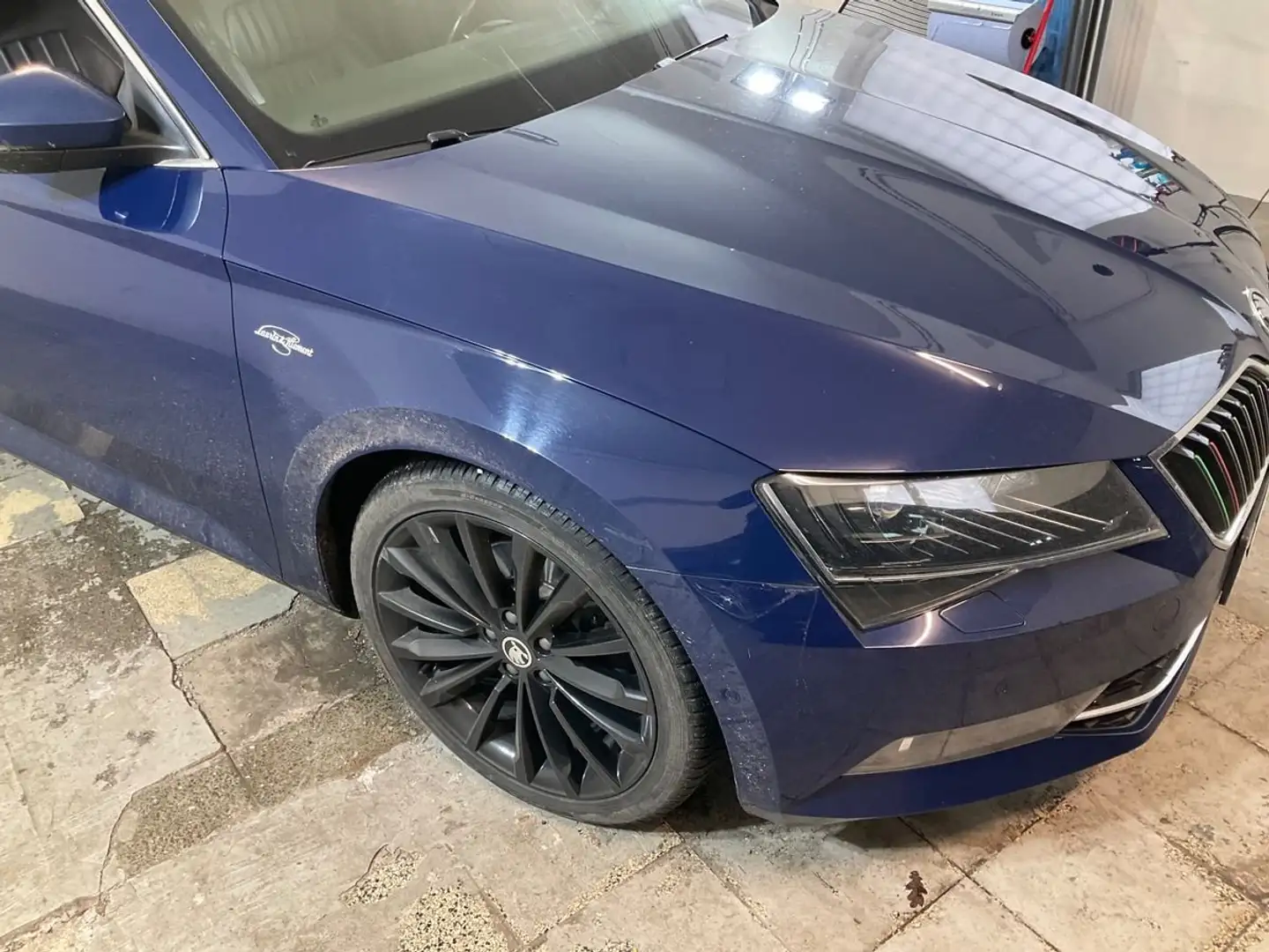 Skoda Superb Superb Combi 2.0 TDI 4x4 DSGL Blau - 2