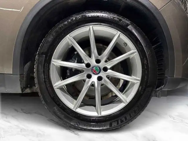 Alfa Romeo Stelvio view 8