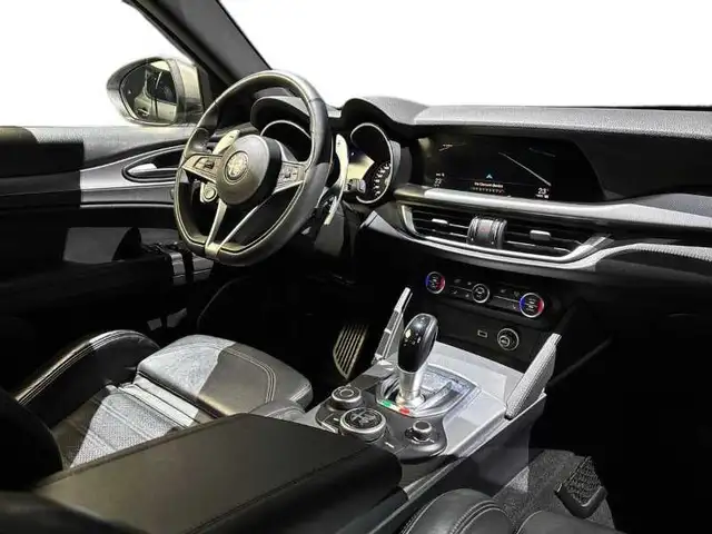 Alfa Romeo Stelvio view 15