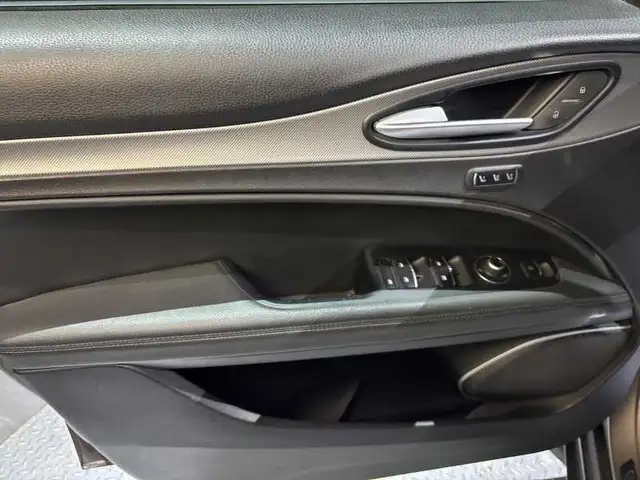Alfa Romeo Stelvio view 10