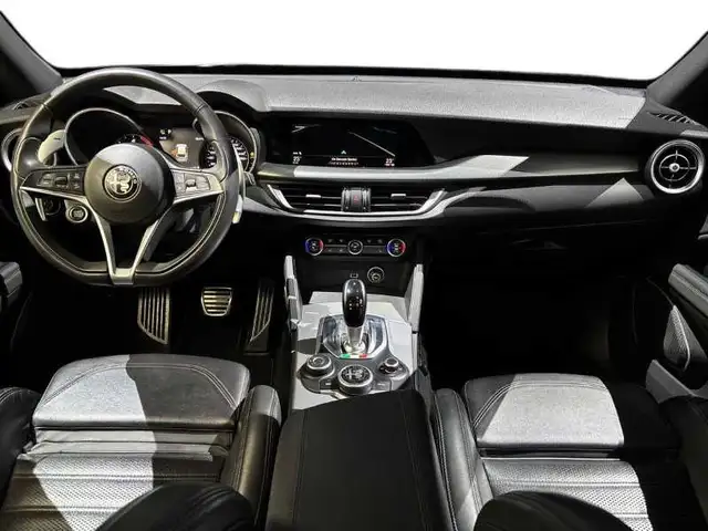 Alfa Romeo Stelvio view 13