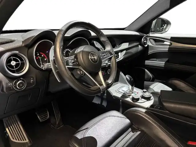 Alfa Romeo Stelvio view 11