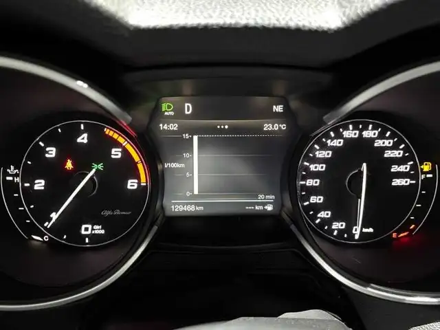 Alfa Romeo Stelvio view 12