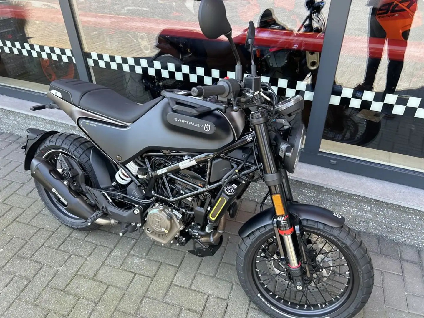 Husqvarna Svartpilen 125 - 2