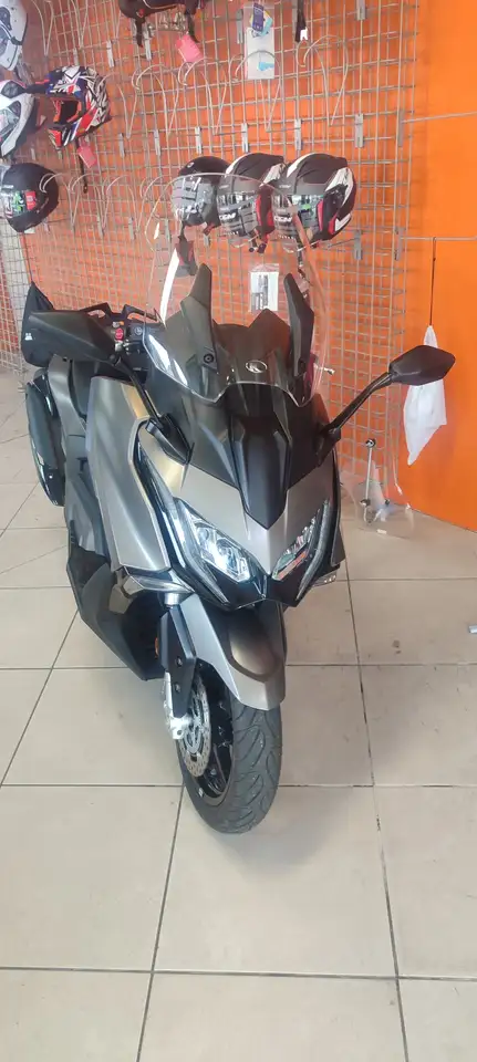 Kymco AK 550