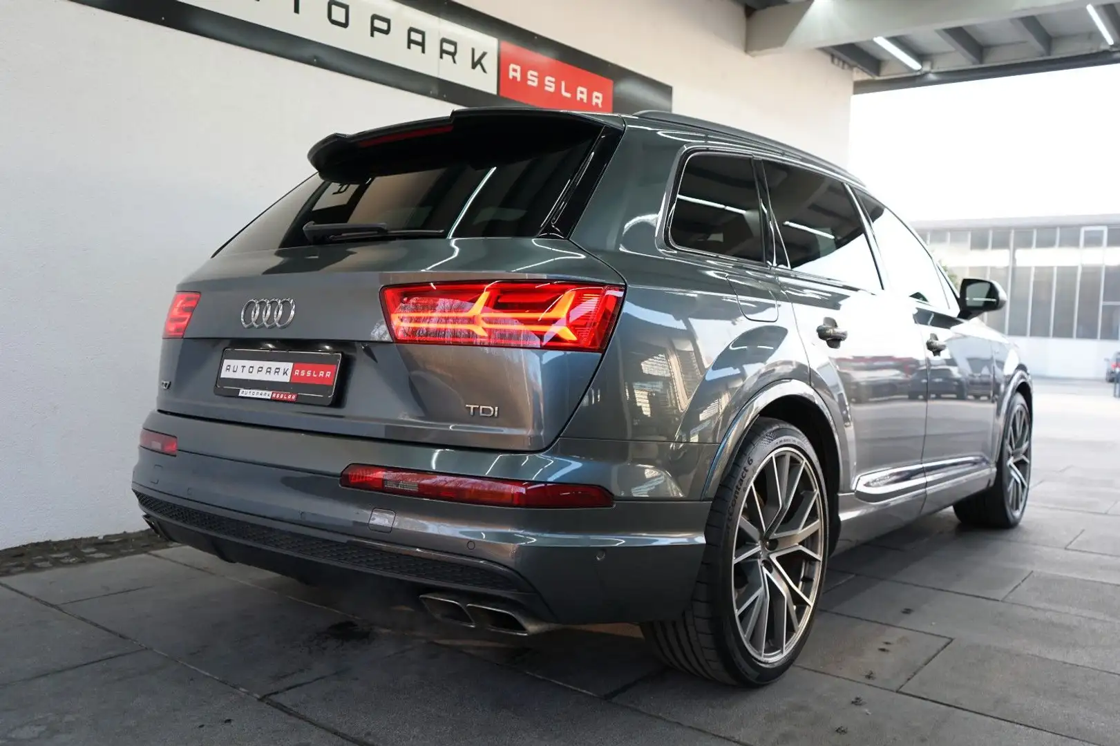 Audi SQ7 4.0 TDI quattro/PANO/STHZ/4-LENK/RAUTE/22z Gris - 2