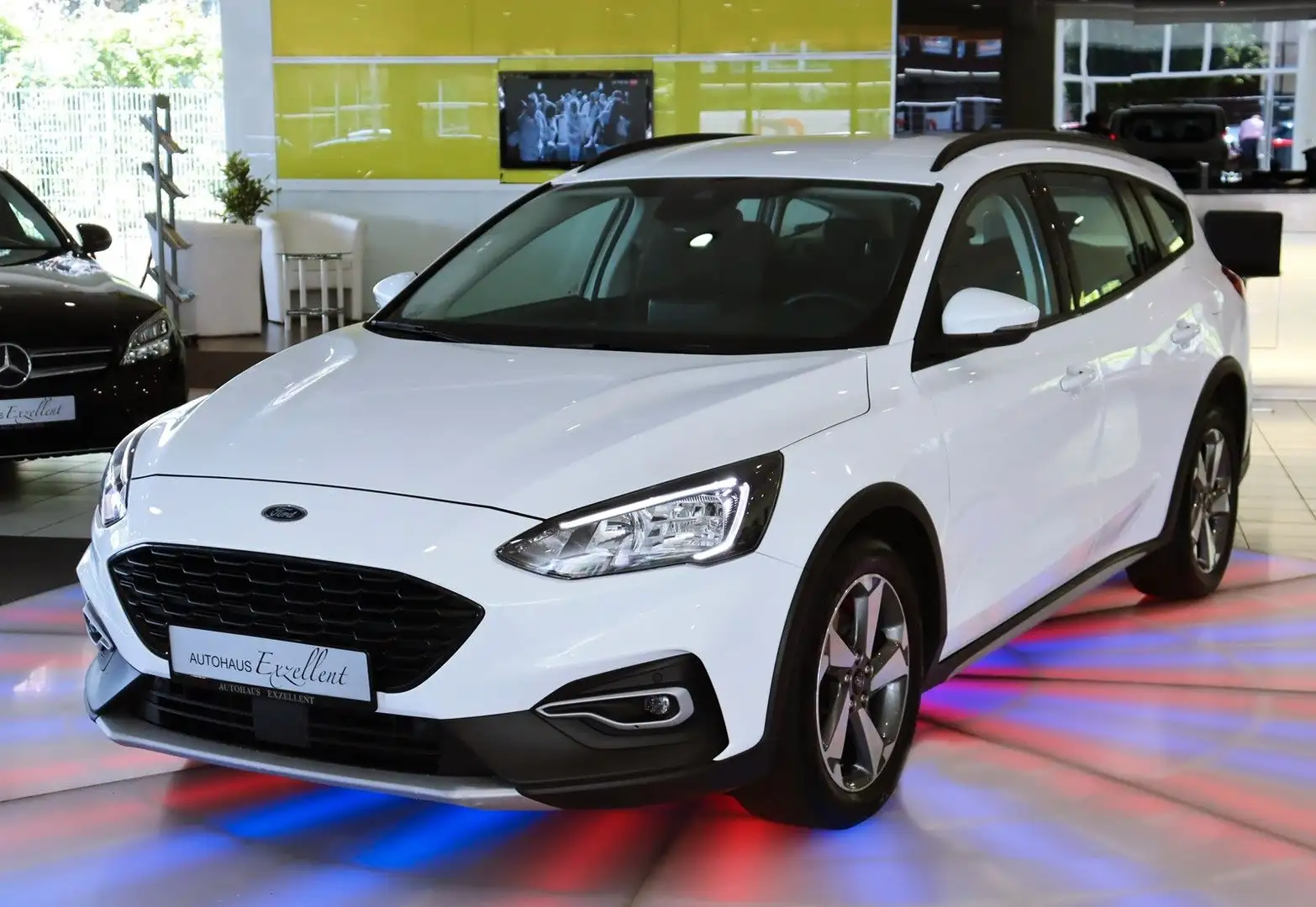 Ford Focus Turnier Active X*NAVI*LED*ALU*PDC*KLIMAAUT Weiß - 1