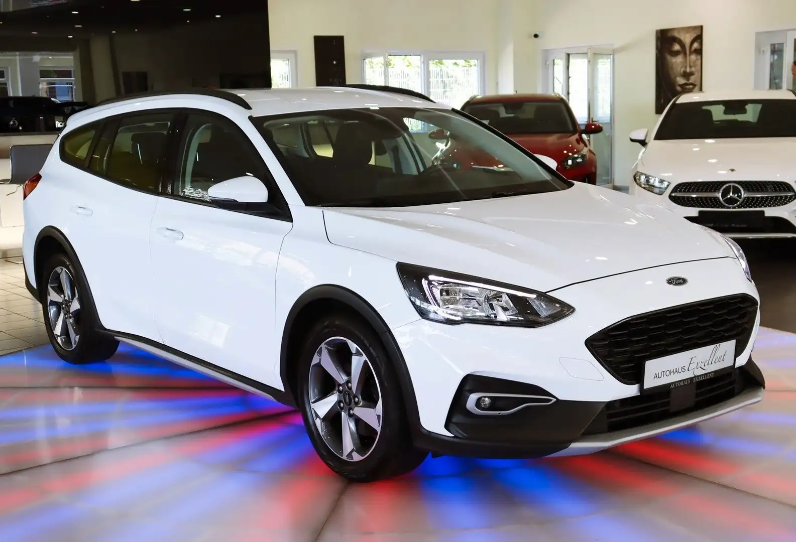 Ford Focus Turnier Active X*NAVI*LED*ALU*PDC*KLIMAAUT Weiß - 2