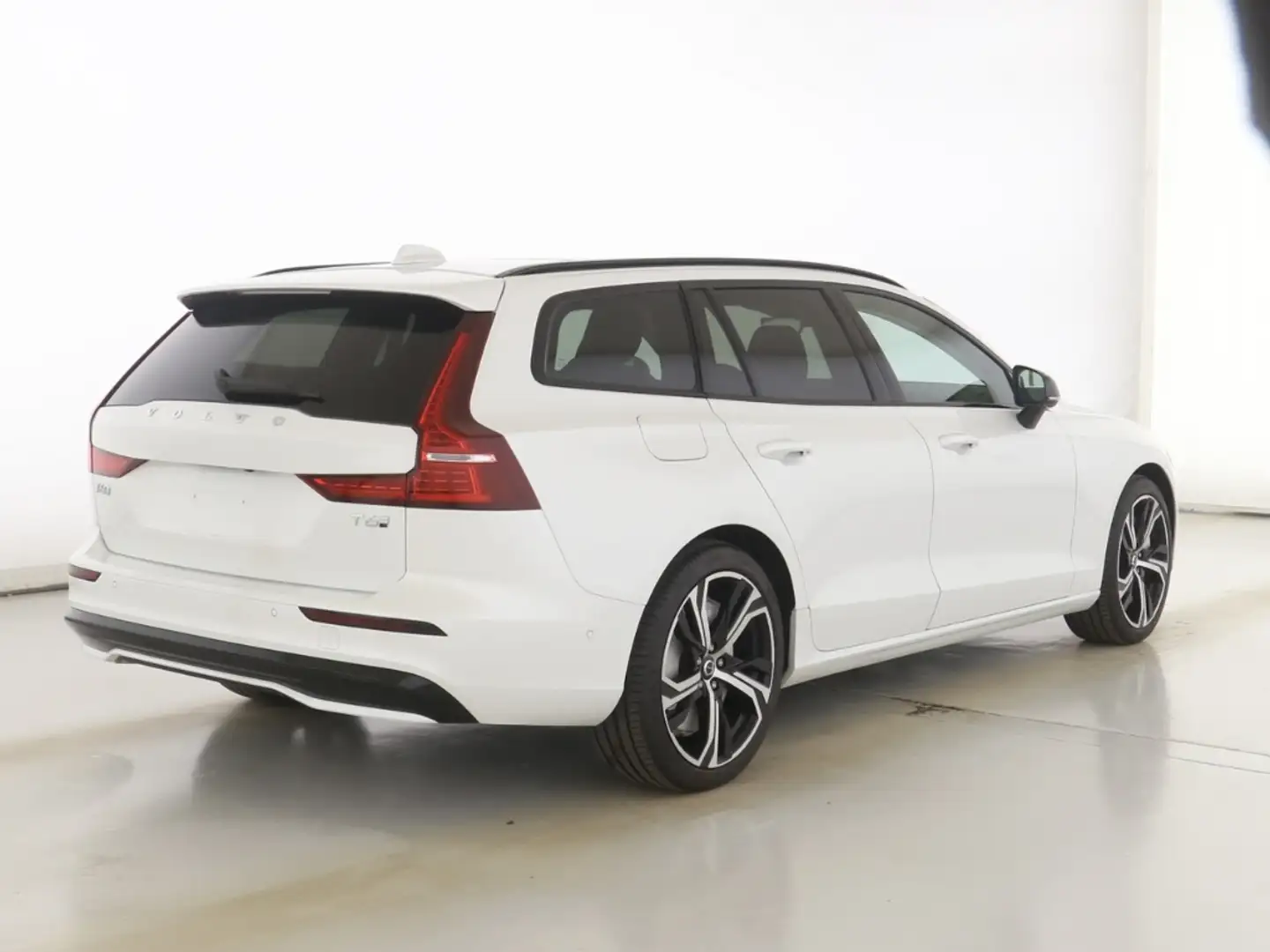 Volvo V60 Kombi Plus Dark Recharge Plug-In Hybrid AWD StandH Weiß - 2