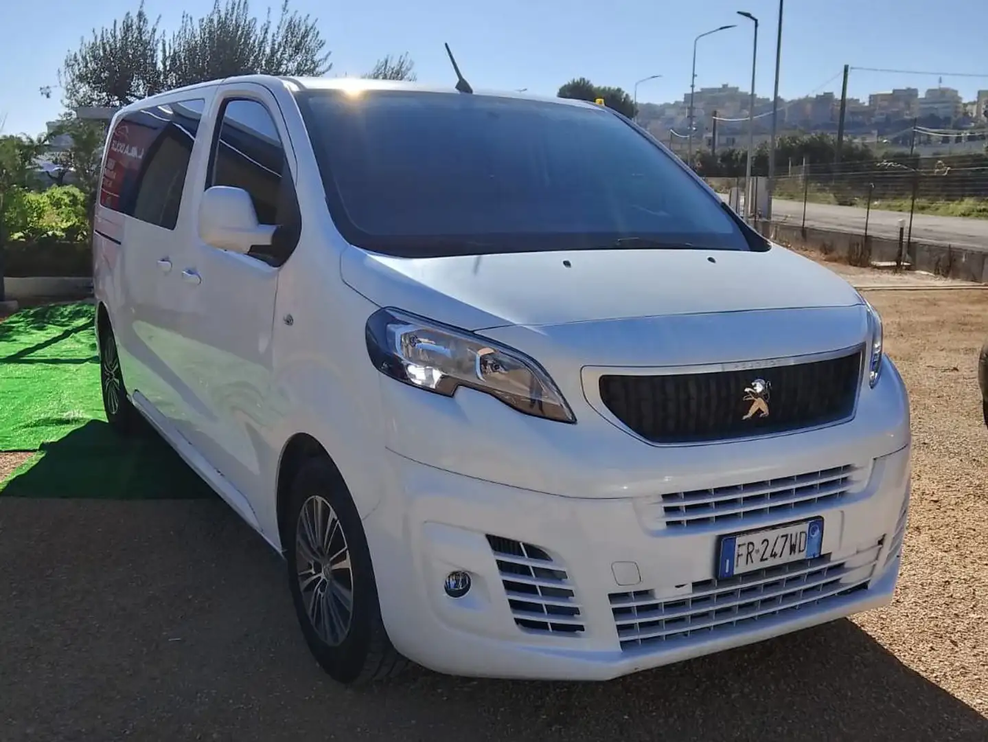 Peugeot Traveller Blanc - 2