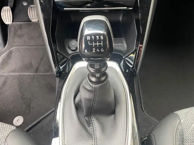 Peugeot 2008 view 12
