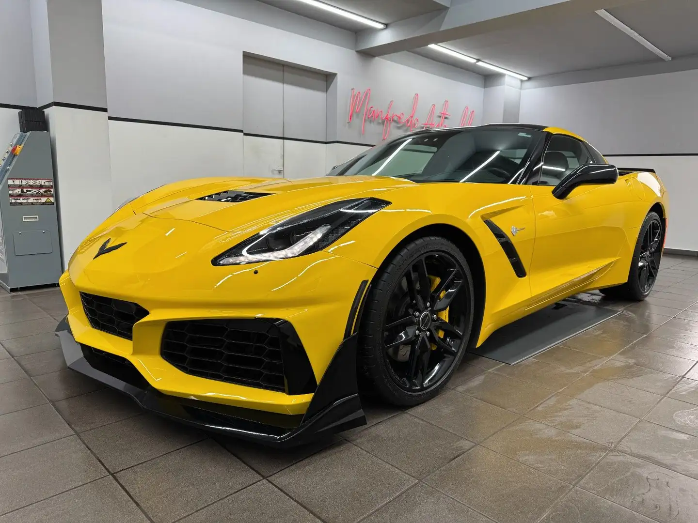 Corvette C7 Stingray Z51-3LT/Velocity Yellow/Sammlerfahrz Gelb - 1
