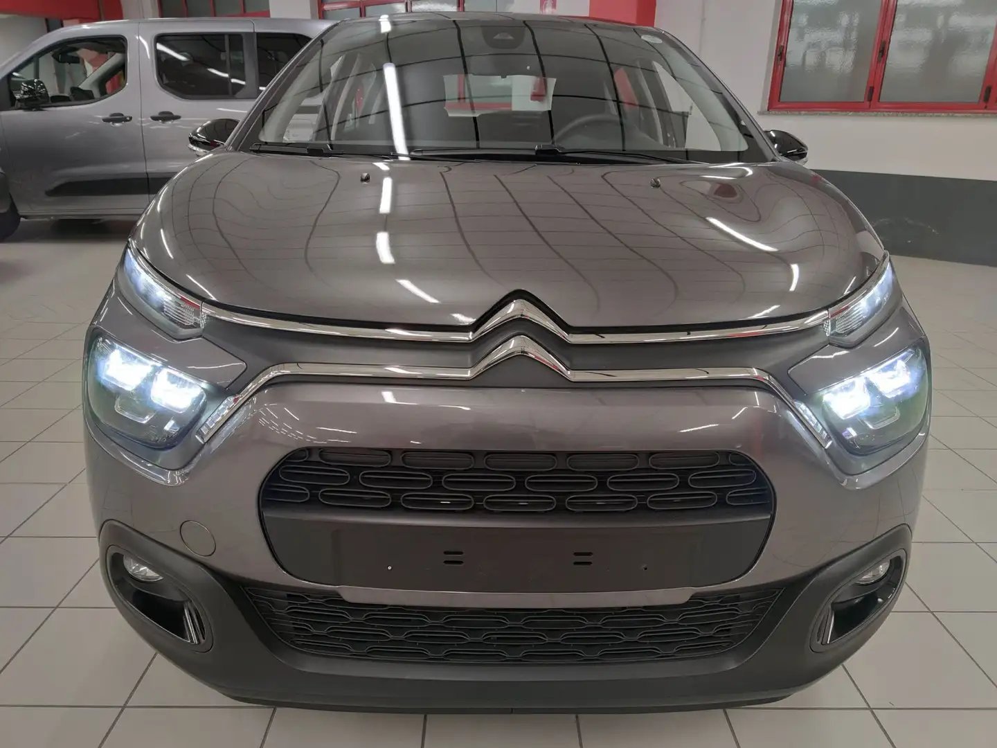 Citroen C3 1.2 110cv Plus + Car Play Gris - 2