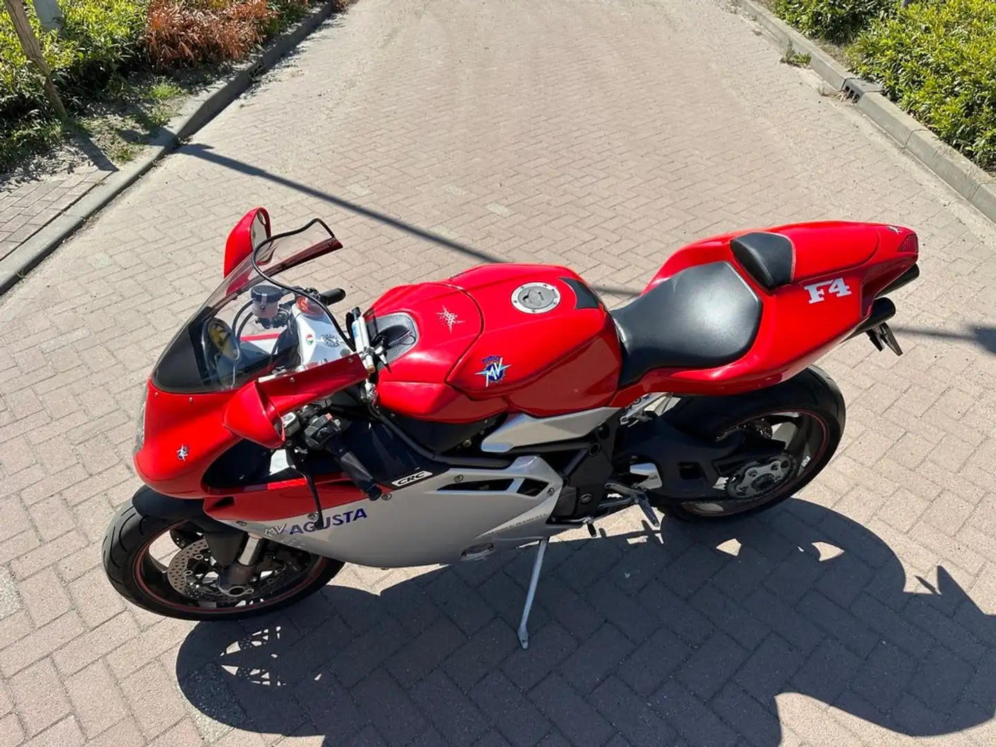 MV Agusta F4 750 Rot - 2
